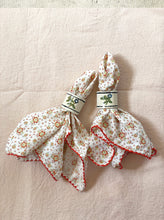 Load image into Gallery viewer, GREY SPEEDWELL NAPKIN RING SET
