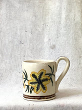 Load image into Gallery viewer, PAINTED TONGUE FLOWER MUG
